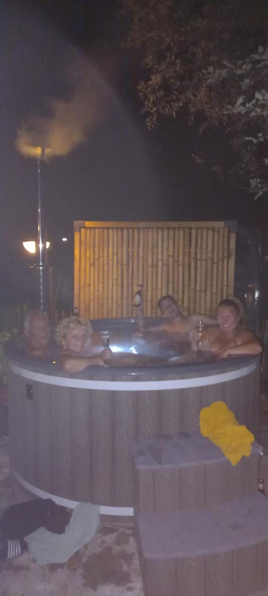 Rumah Senang Wellness Met Hottub En Tuin Ewijk Dış mekan fotoğraf